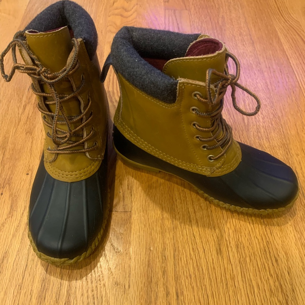 Tommy Hilfiger duck boot